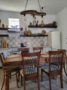 Bodónia vendégház konyha, étkező hűtóvel