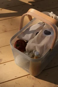 Reggeli az asztalon házhoz rendelve a Mátrában kosárban