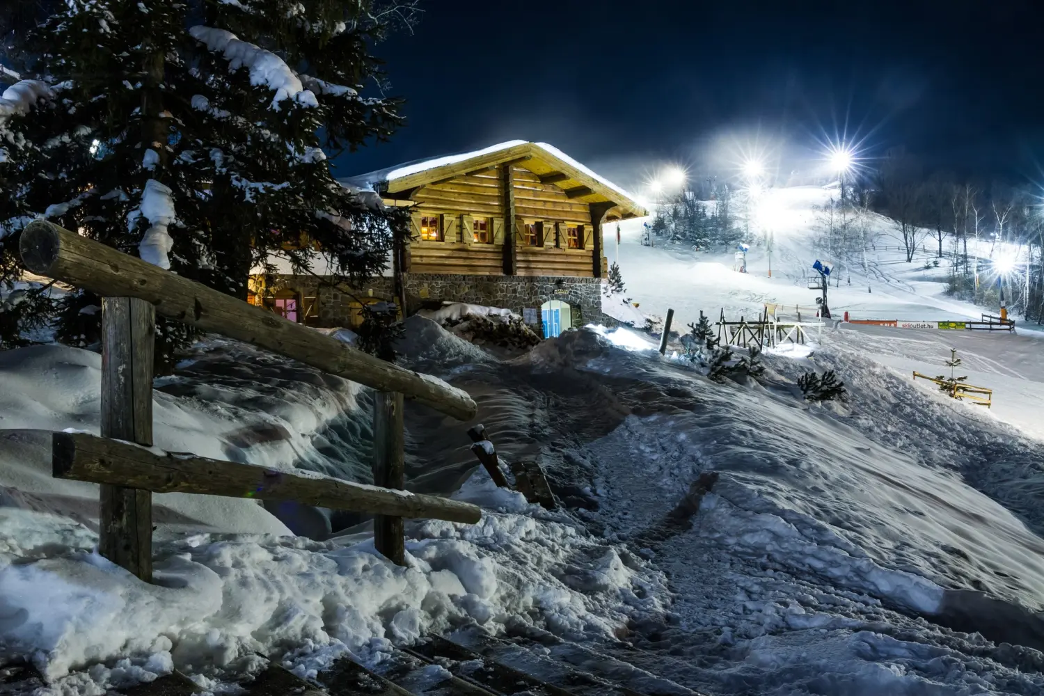 sípark éjszaka Mátraszeintistván